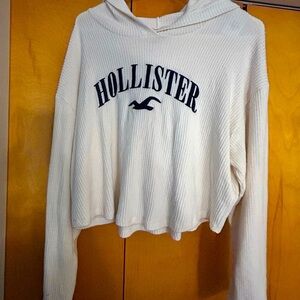 Holllister (incredibly soft) crop sweater